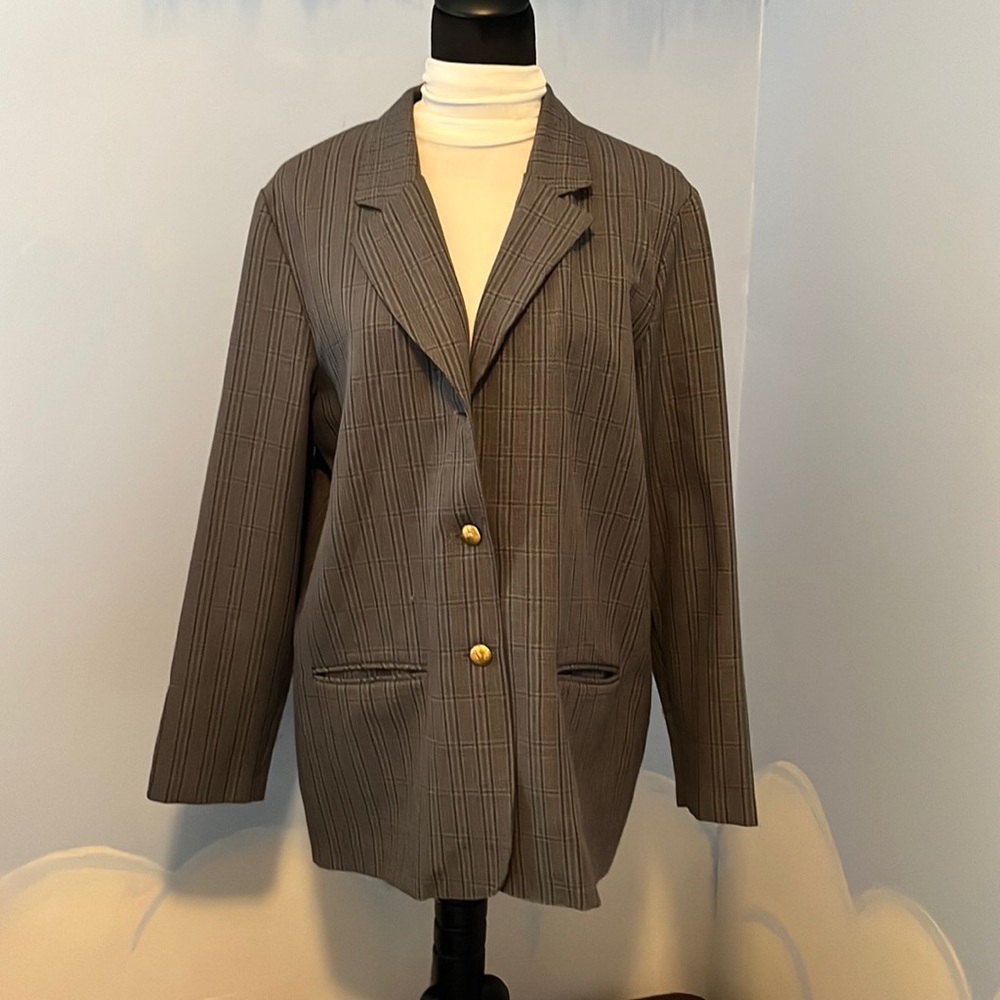Alfred Dunner Women’s gray/purple plaid design, missing 1 button size 14,$13